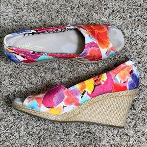 Toms peep toe wedge floral heeled women’s size 9